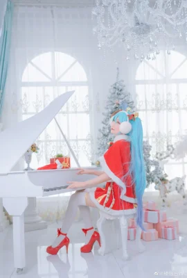 Hatsune Miku Christmas@louyinEmilia (9 фото)