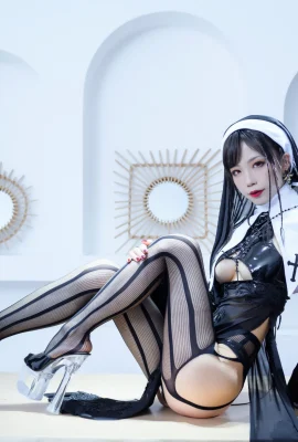 «Sexy Nun» Шуй Мяо Аква обнажает свои красивые ноги и заставляет людей покаяться (42 фото)