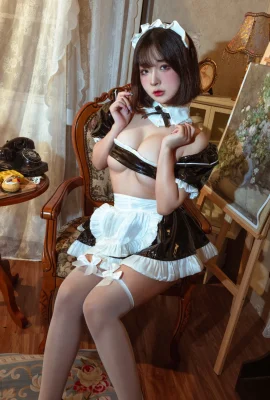 Kokuhui — Vol.028 Holiday Maid (74 фото)